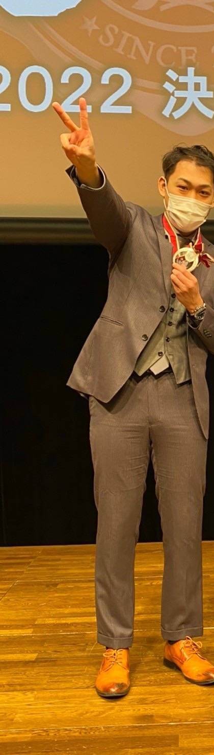2022年 医療オリンピック C-1診断王部門でメダルを持つ田代